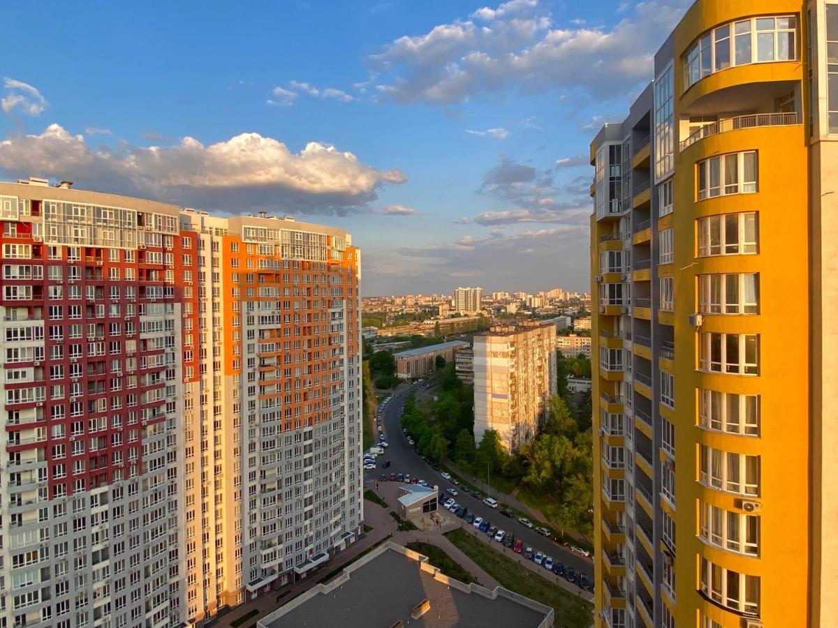 Затишна І Тепла Квартира, Метро Лівобережна, Мвц, Інститут Серця Kiev Luaran gambar